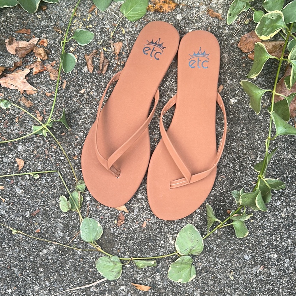 NWOT. Women’s Sandals